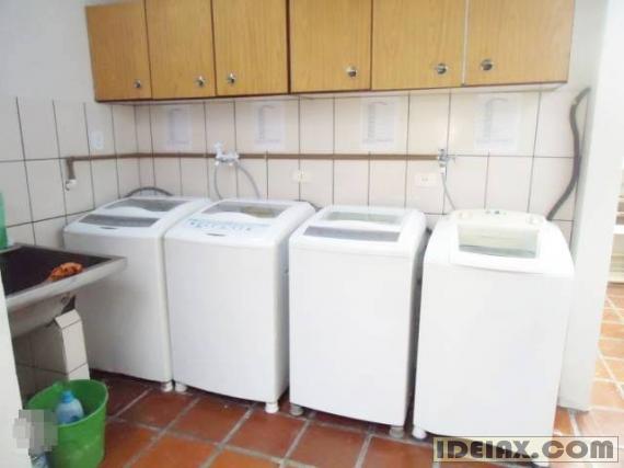 Quartos mobiliados para moças